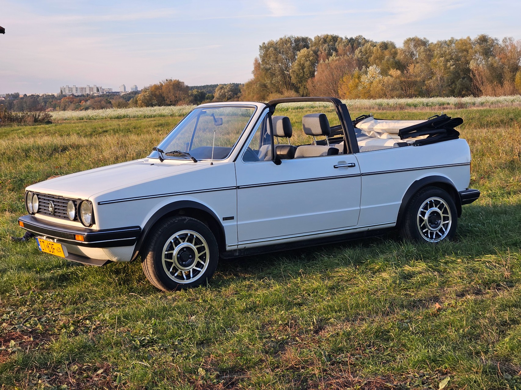 Volkswagen Golf Mk1 Cabriolet - Widok 1